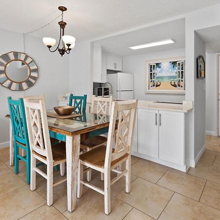 Chateau By The Sea Cocoa Beach Exterior photo