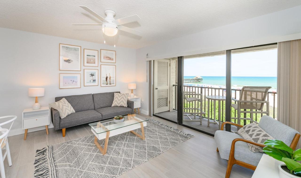 Chateau By The Sea Cocoa Beach Exterior photo