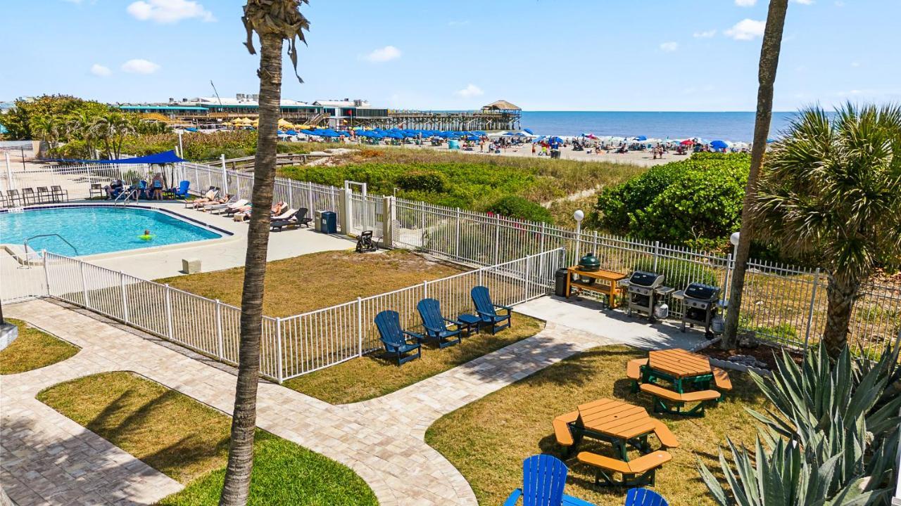 Chateau By The Sea Cocoa Beach Exterior photo