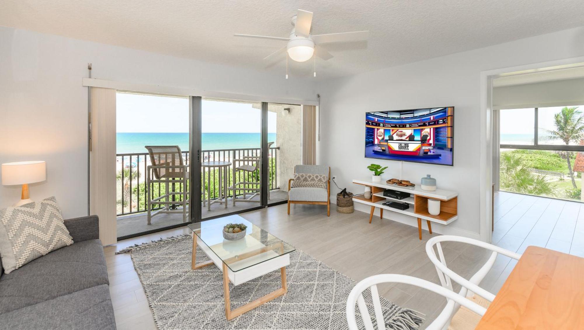 Chateau By The Sea Cocoa Beach Exterior photo