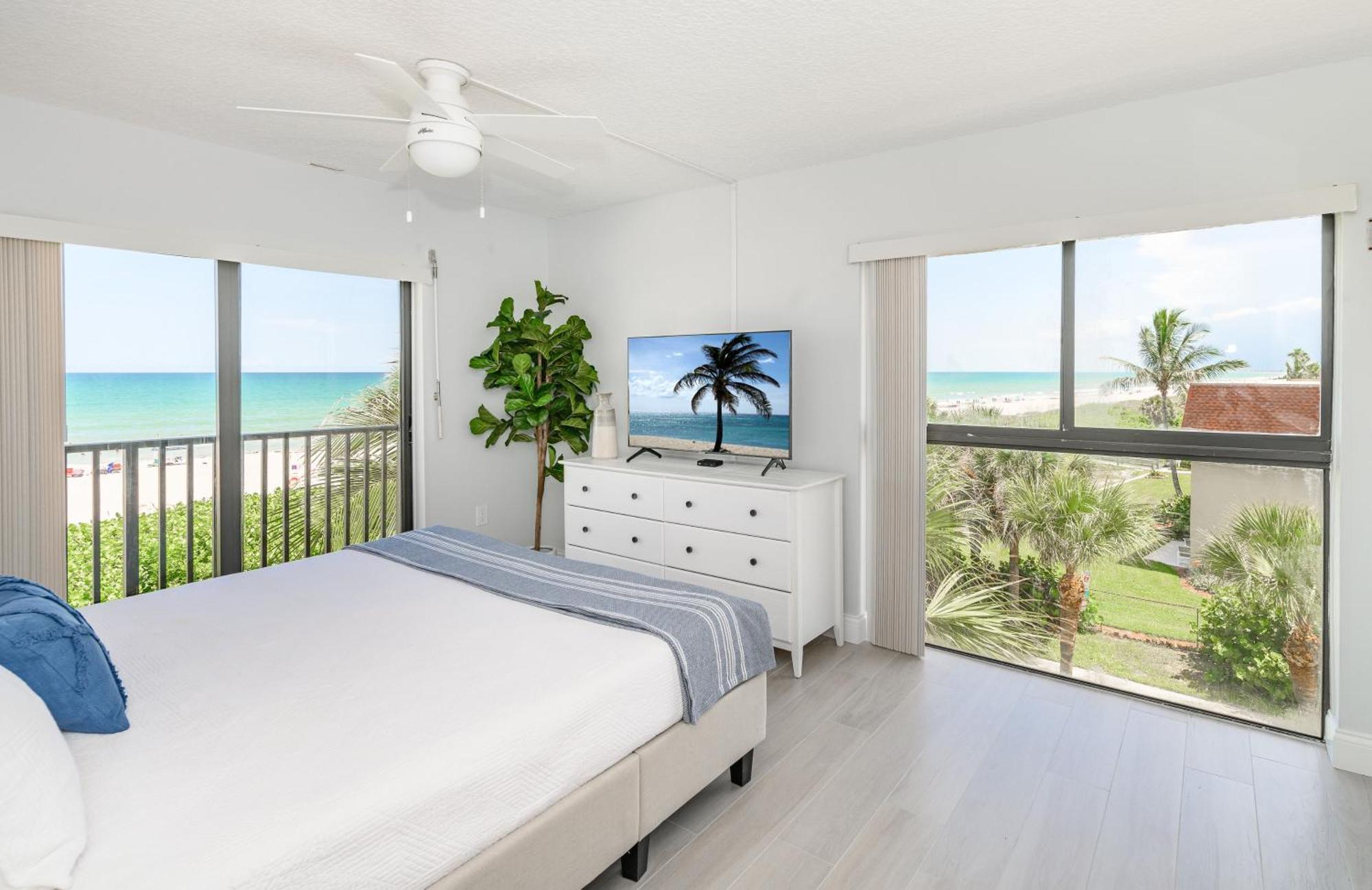 Chateau By The Sea Cocoa Beach Exterior photo