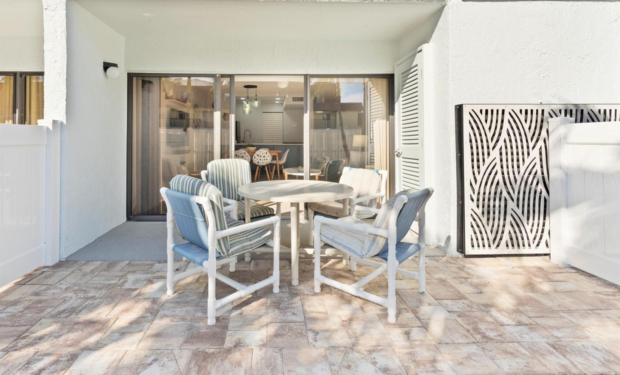 Chateau By The Sea Cocoa Beach Exterior photo